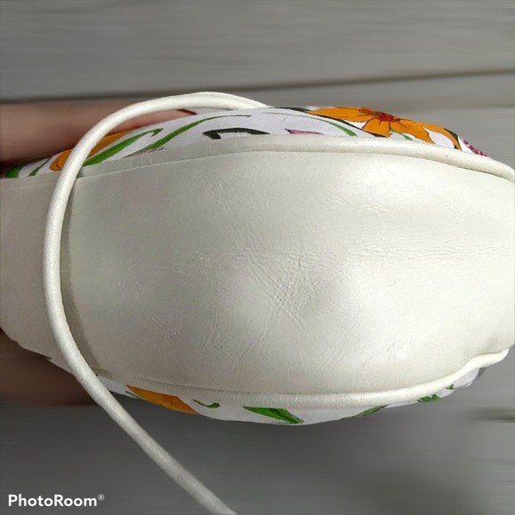 Gucci Bloom Vintage Crossbody - Picture 4 of 13